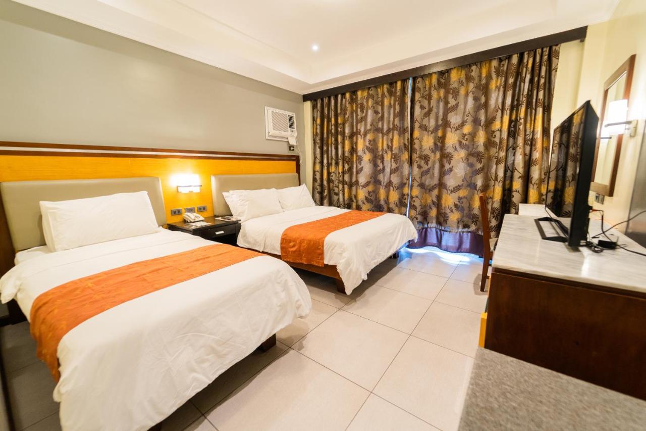 Mo2 Westown Hotel Iloilo Bagian luar foto