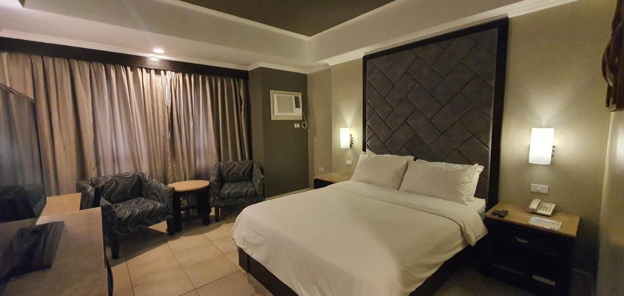 Mo2 Westown Hotel Iloilo Bagian luar foto