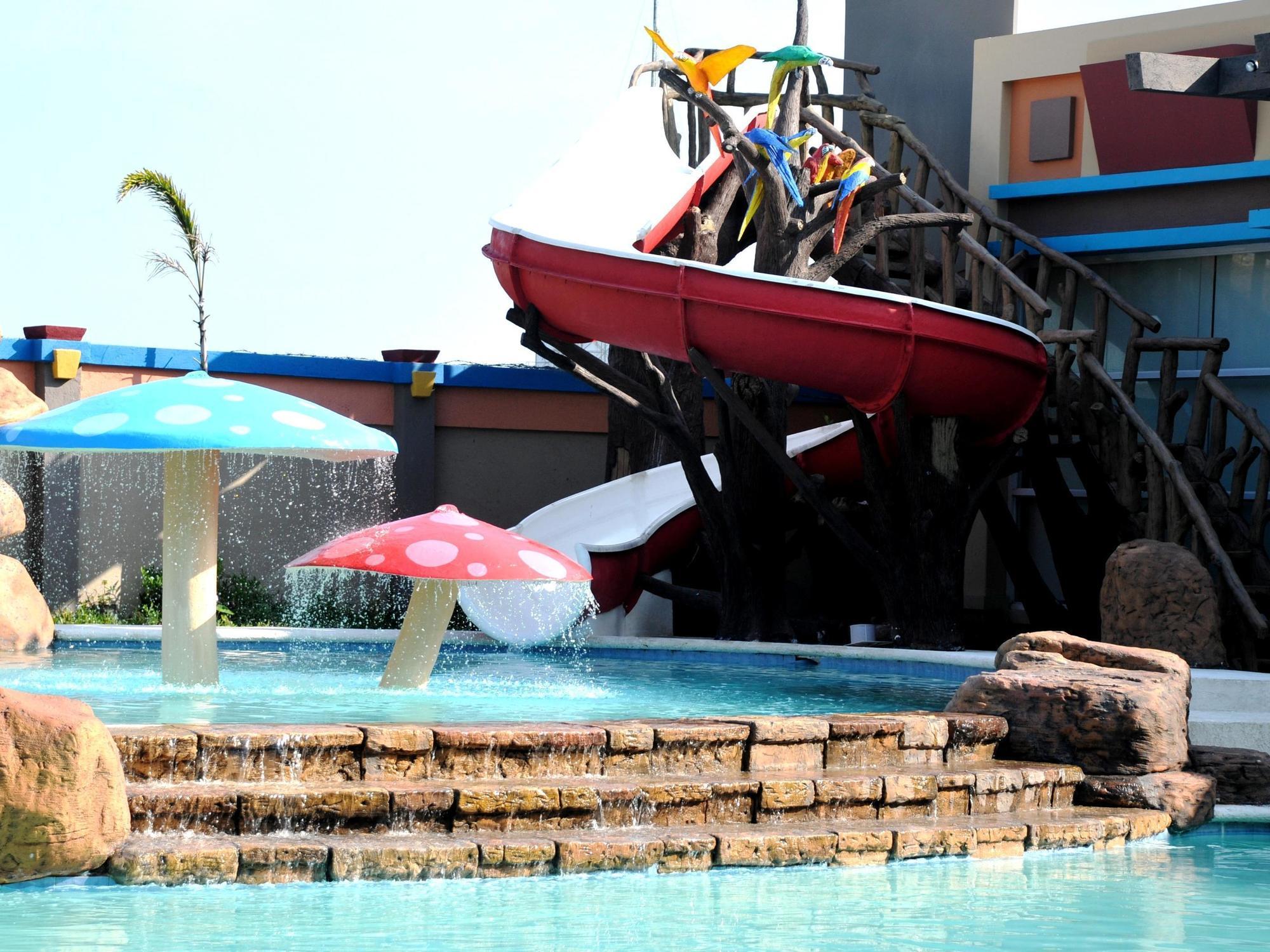 Mo2 Westown Hotel Iloilo Bagian luar foto