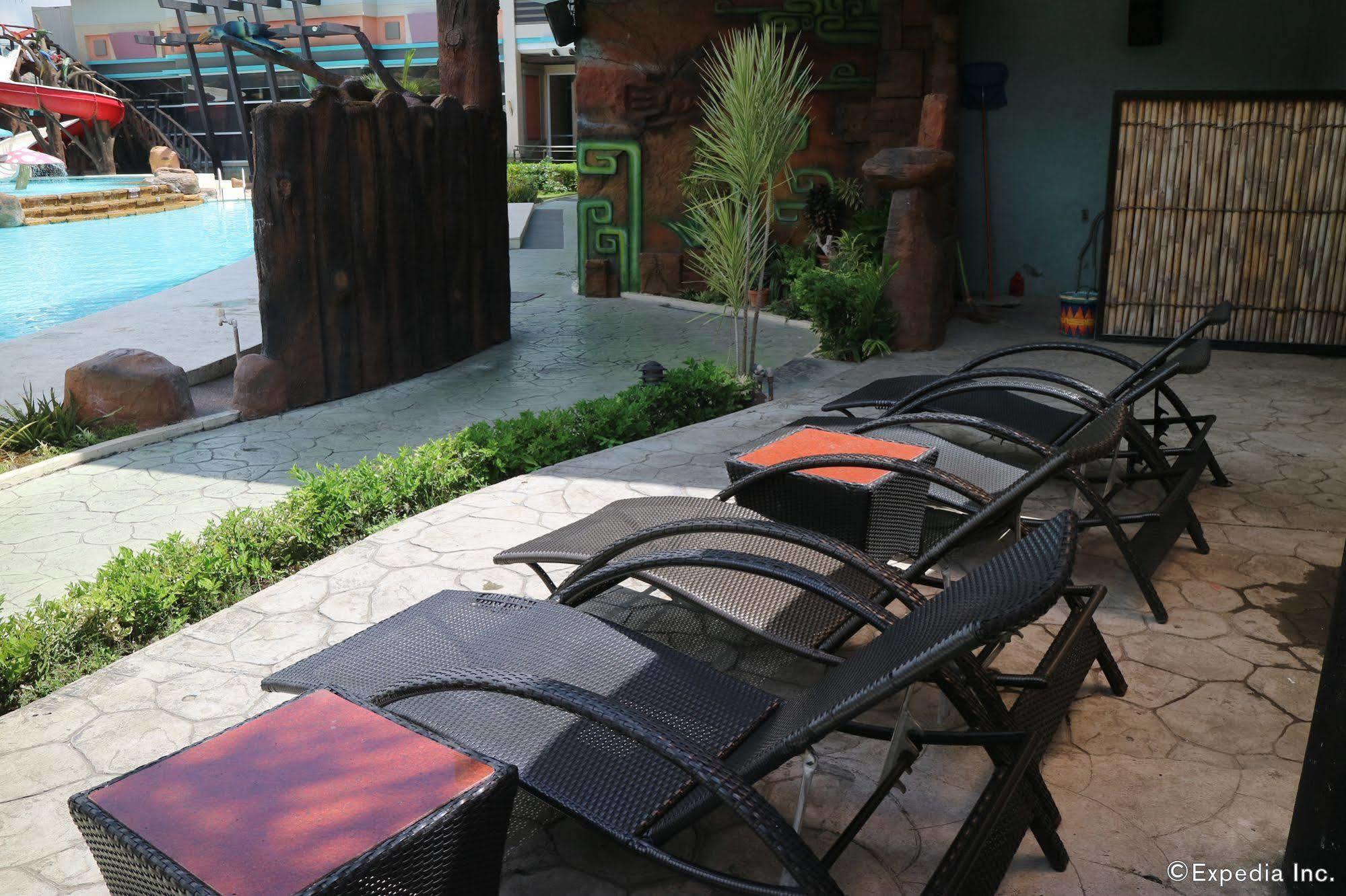 Mo2 Westown Hotel Iloilo Bagian luar foto