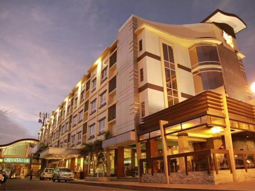 Mo2 Westown Hotel Iloilo Bagian luar foto