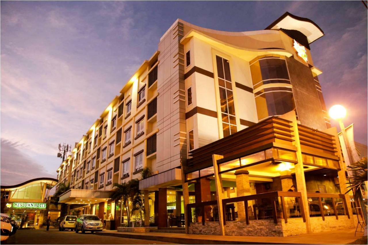 Mo2 Westown Hotel Iloilo Bagian luar foto