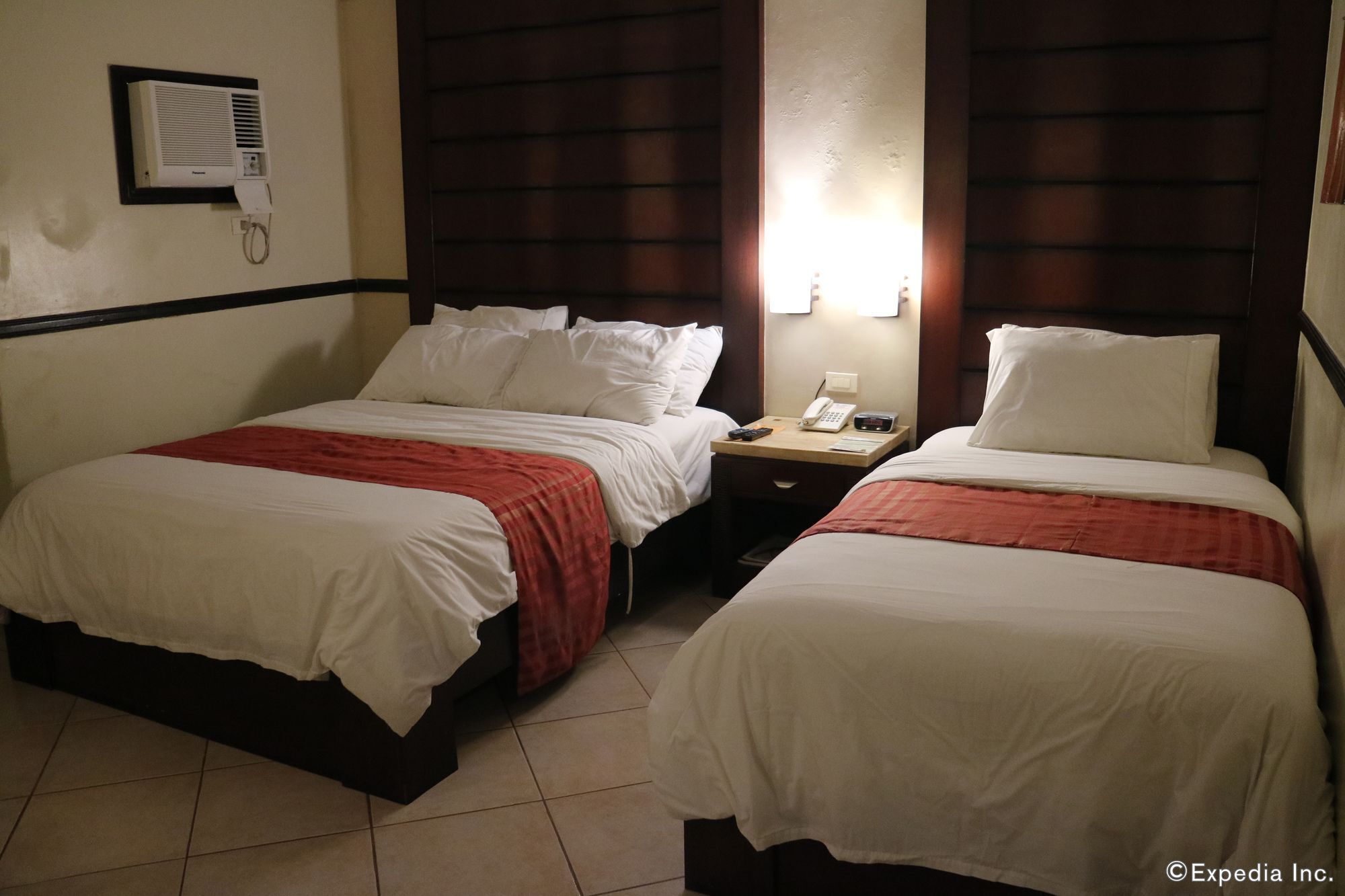 Mo2 Westown Hotel Iloilo Bagian luar foto