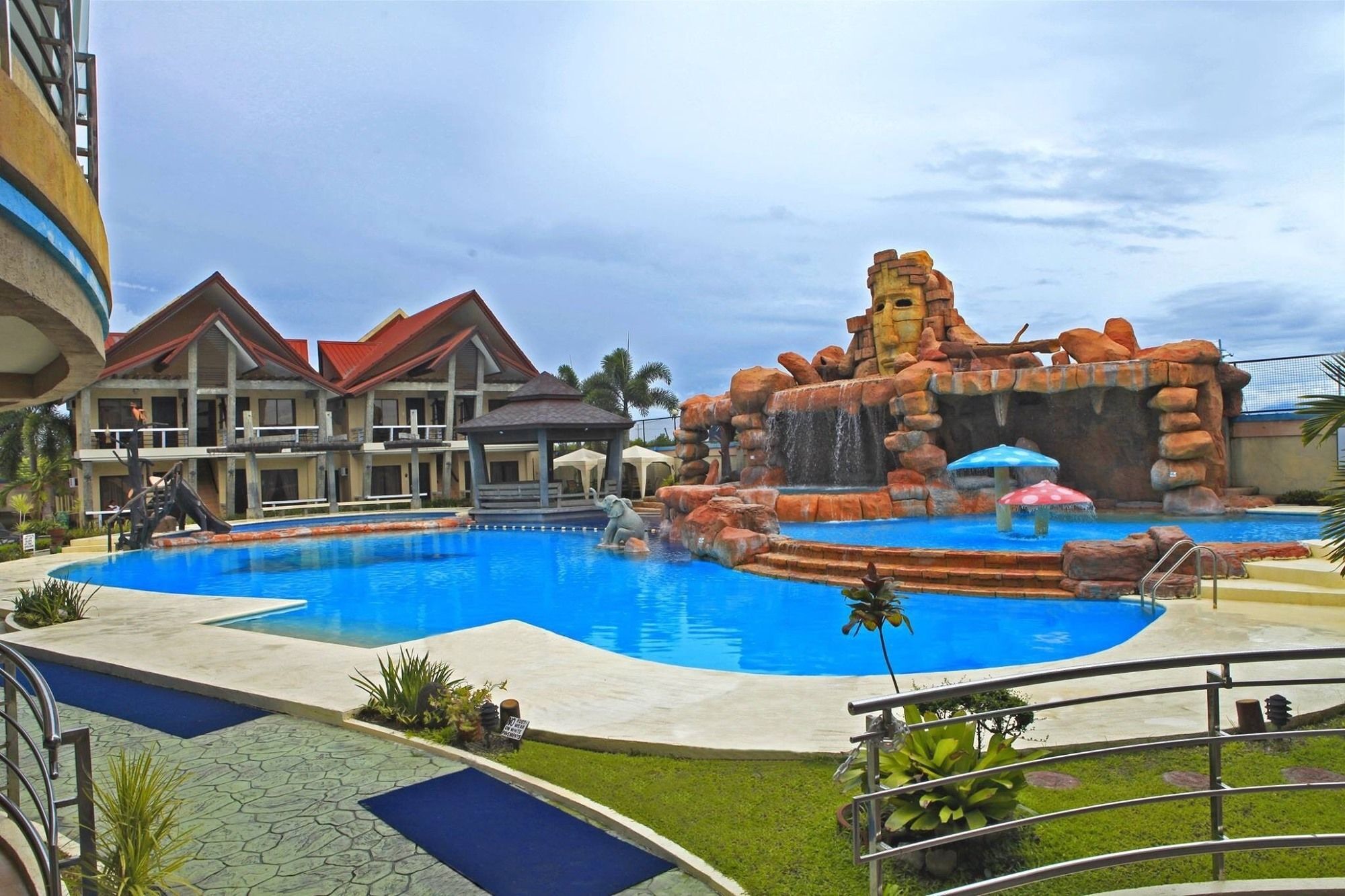 Mo2 Westown Hotel Iloilo Bagian luar foto